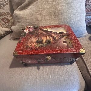 Vintage-Style Decorative Jewelry Box in Rich Red